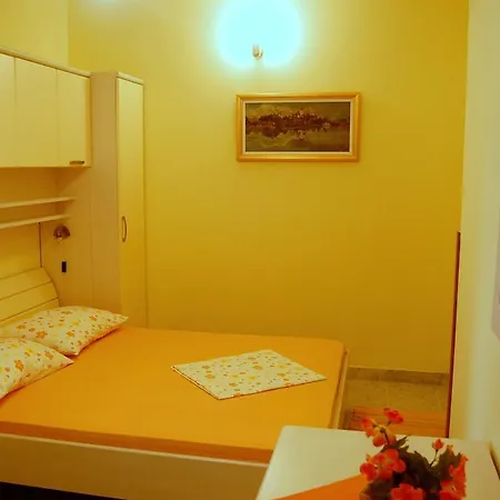 Apartments&rooms Mir
