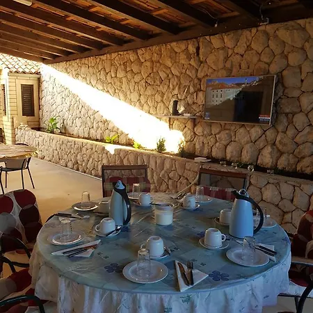 بيت ضيافة And Mir زاتون