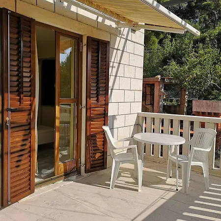 Affittacamere Apartments&rooms Mir 3*